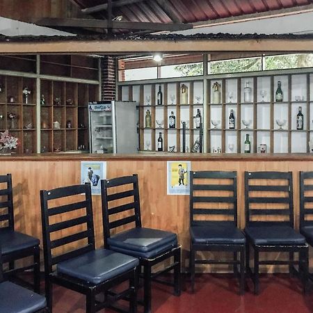 Oyo1688科林海滩酒店 安汶 外观 照片
